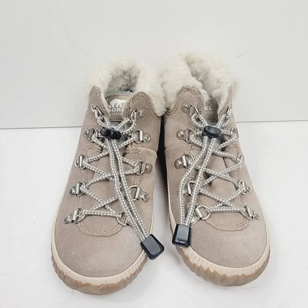 Sorel Kids Out and About Conquest Boots Size 1 Grayish Tan Suede